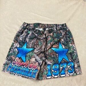 ROMWE Camouflage Shorts with Blue Star Accents